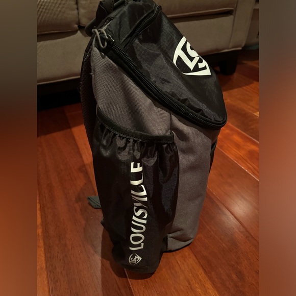 Louisville slugger youth baseball bag. - Picture 2 of 4